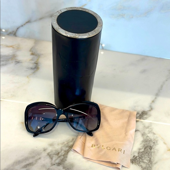 Bvlgari Black Sunglasses with Oversized Square Frame and Gradient Lenses - Picture 11 of 11